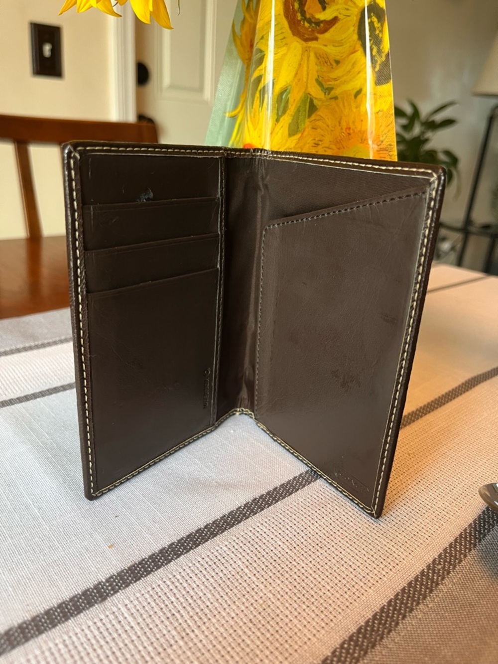 Coach Passport Case in Tan/Khaki signature canvas/black interior! Travel Style! - Picture 2 of 8